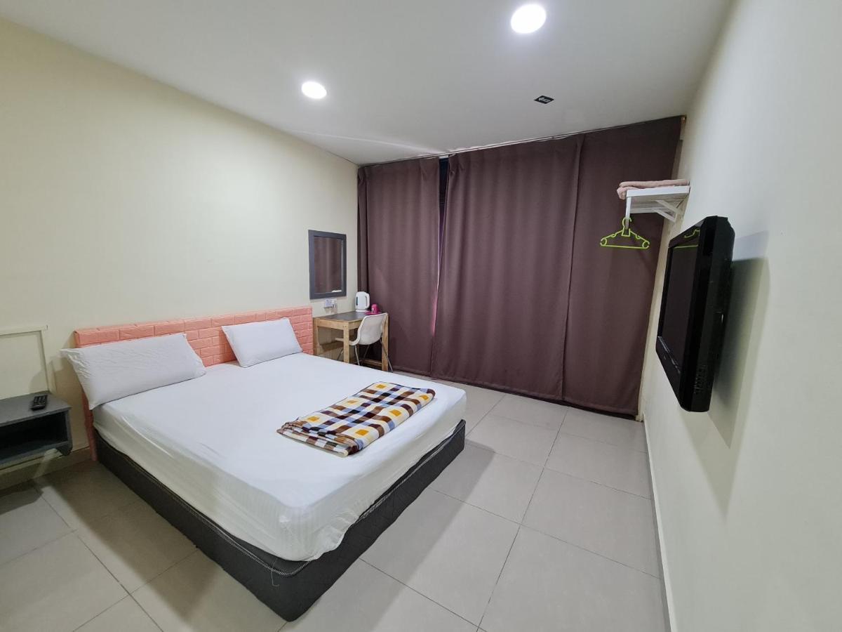 Oyo 90442 Newtown Star Hotel Klang Kültér fotó