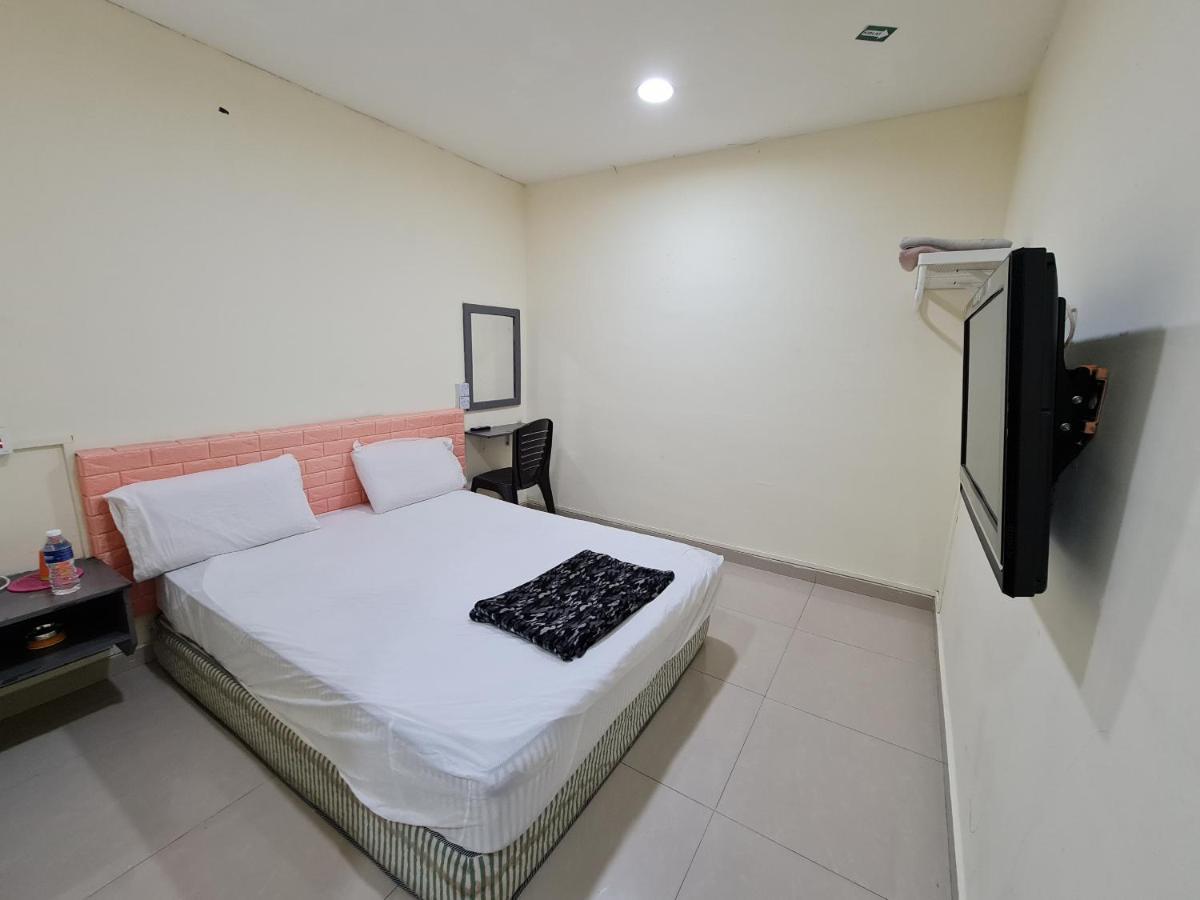 Oyo 90442 Newtown Star Hotel Klang Kültér fotó
