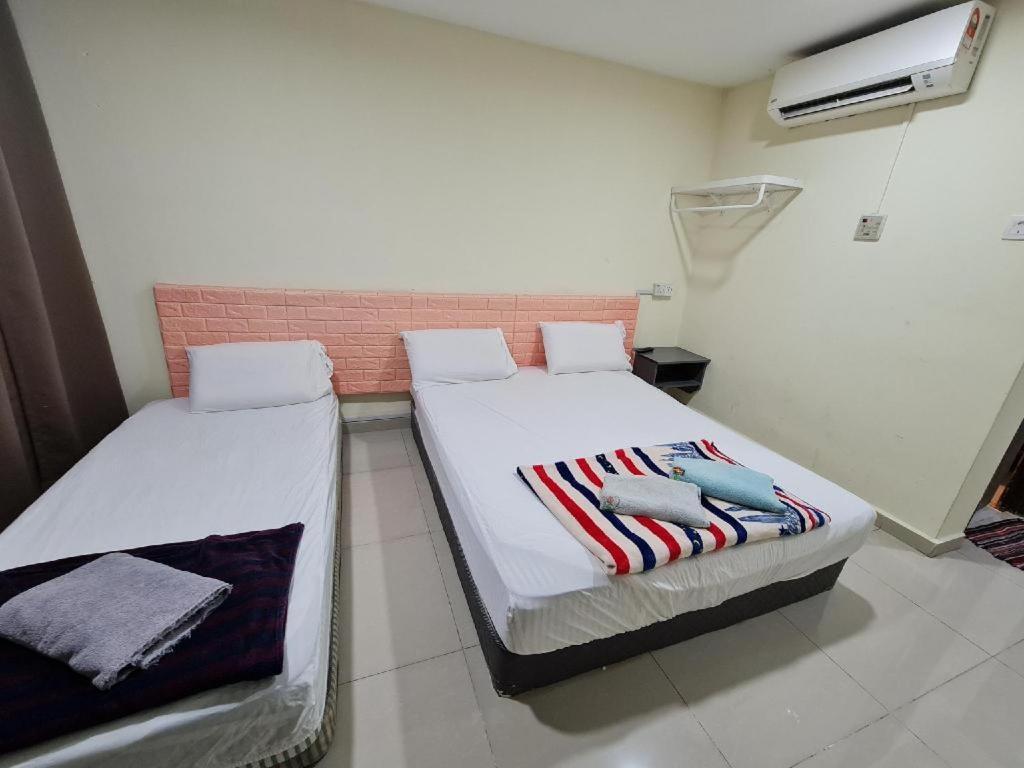 Oyo 90442 Newtown Star Hotel Klang Kültér fotó