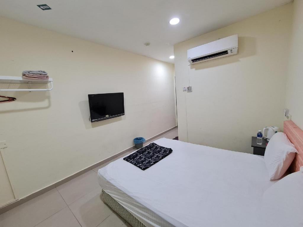 Oyo 90442 Newtown Star Hotel Klang Kültér fotó